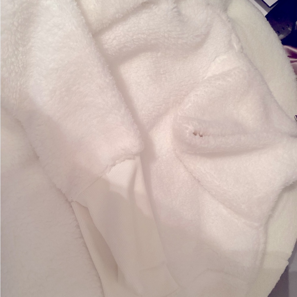 Beautiful soft white sweater fleece - Picture 2 of 5